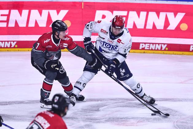 Alexander Karachun (Schwenninger Wild Wings), 47, in a one-on-one battle with Carlos Haendel (Kölner Haie), 07 GER, Kölner Haie vs. Schwenninger Wild Wings, ice hockey, Penny DEL, Matchday 49, 2026–2027 season, October 20, 2026, GER, Cologne Sharks vs. Schwenningen Wild Wings, Ice Hockey, Penny DEL, Matchday 49, 2026–2027 Season, October 20, 2026, Cologne Copyright: xEibner-Pressefoto RenexWeissx EP_RWS