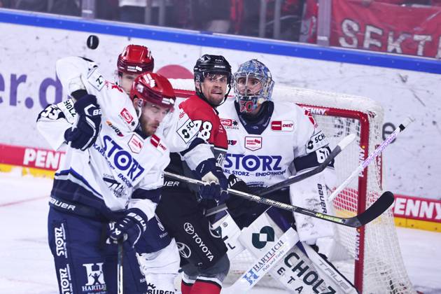 Dominik Bokk of the Cologne Sharks (78) and Joacim Eriksson of the Schwenningen Wild Wings (60) watch the puck; GER, Cologne Sharks vs. Schwenningen Wild Wings, ice hockey, Penny DEL, Matchday 49, 2026–2027 season, October 20, 2026 GER, Cologne Sharks vs. Schwenningen Wild Wings, ice hockey, Penny DEL, Matchday 49, 2026–2027 season, October 20, 2026, Cologne Copyright: xEibner-Pressefoto RenexWeissx EP_RWS