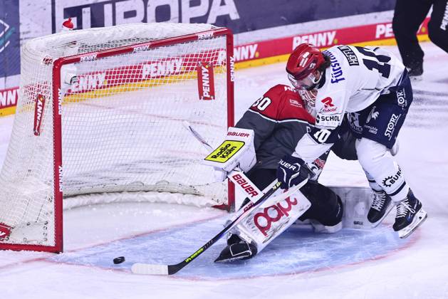 Mirko Hoefflin (Schwenninger Wild Wings, 10) fails to score on this shot against Janne Juvonen (Kölner Haie, 30) GER, Kölner Haie vs. Schwenninger Wild Wings, Ice Hockey, Penny DEL, Matchday 49, 2026–2027 season, October 20, 2026 GER, Cologne Sharks vs. Schwenninger Wild Wings, Ice Hockey, Penny DEL, Matchday 49, 2026–2027 season, October 20, 2026, Cologne Copyright: xEibner-Pressefoto RenexWeissx EP_RWS