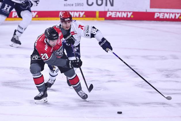 Tim Fleischer (Cologne Sharks), 29, in a one-on-one battle with Kyle Platzer (Schwenningen Wild Wings), 88 GER, Cologne Sharks vs. Schwenningen Wild Wings, ice hockey, Penny DEL, Matchday 49, 2026–2027 season, October 20, 2026, GER, Cologne Sharks vs. Schwenningen Wild Wings, ice hockey, Penny DEL, Matchday 49, 2026–2027 season, October 20, 2026, Cologne Copyright: xEibner-Pressefoto RenexWeissx EP_RWS