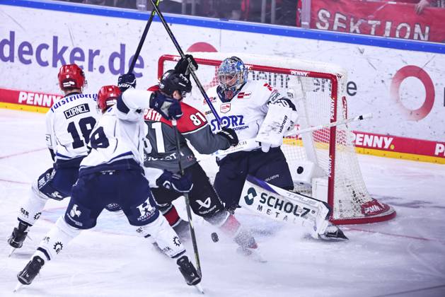 Mateu Spaeth, Cologne Sharks, 81 in front of the net of Joacim Eriksson, Schwenninger Wild Wings, 60 GER, Cologne Sharks vs. Schwenninger Wild Wings, ice hockey, Penny DEL, Matchday 49, 2026–2027 season, October 20, 2026 GER, Cologne Sharks vs. Schwenningen Wild Wings, Ice Hockey, Penny DEL, Matchday 49, 2026–2027 Season, October 20, 2026 Cologne Copyright: xEibner-Pressefoto RenexWeissx EP_RWS