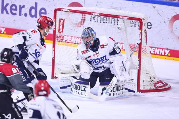 Save by Joacim Eriksson, Schwenninger Wild Wings, 60 GER, Cologne Sharks vs. Schwenninger Wild Wings, Ice Hockey, Penny DEL, Matchday 49, 2026–2027 Season, October 20, 2026, GER, Cologne Sharks vs. Schwenningen Wild Wings, Ice Hockey, Penny DEL, Matchday 49, 2026–2027 Season, October 20, 2026, Cologne Copyright: xEibner-Pressefoto RenexWeissx EP_RWS