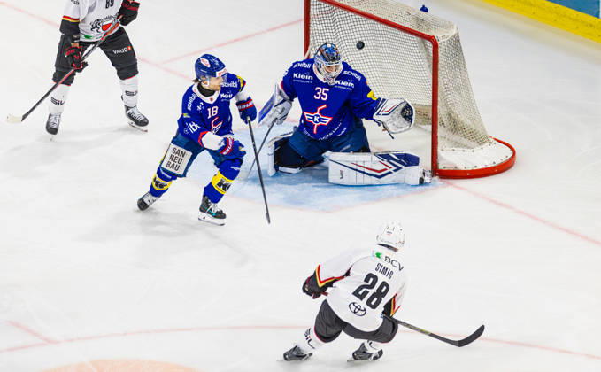 Ice hockey, NL, EHC Kloten v Lausanne HC