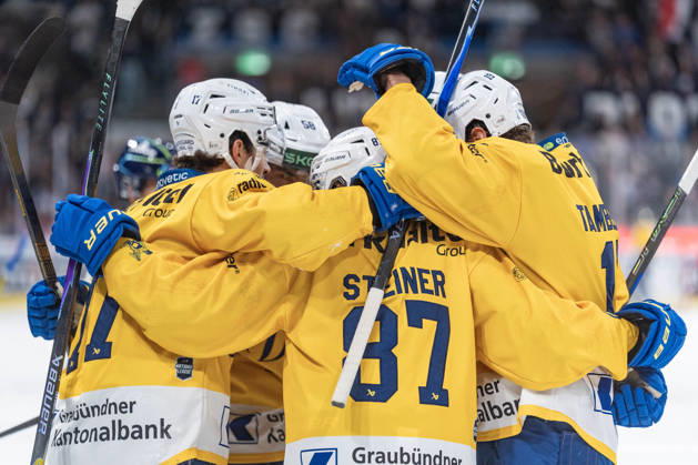 October 20, 2026, Zurich, Swiss Life Arena, National League: ZSC Lions vs. HC Davos; celebration after the 0-1 goal: 17 Ken Jäger (Davos), 87 Lars Steiner (Davos), 19 Adam Tambellini (Davos); Zurich, Swiss Life Arena, Zurich, Switzerland Copyright: xJustPictures.ch StefanxEmchx jp-de-StEm-DSC0020320261020