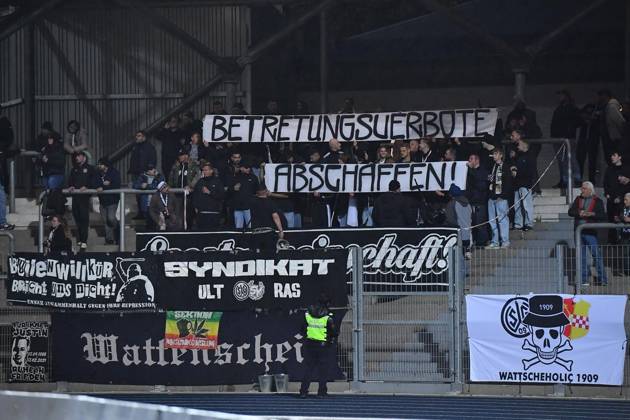 SG Wattenscheid 09 vs. SC Preußen Münster ** FOR EDITORIAL PURPOSES ONLY ** EDITORIAL USE ONLY ** p Soccer Korbmacher Westphalia Cup Round of 16 SG Wattenscheid 09 vs. SC Preußen Münster on October 20, 2026, at Lohrheidestadion in Bochum, Wattenscheid Wattenscheid fans with a banner Germany North Rhine-Westphalia Bochum Wattenscheid Copyright ThorstenxTillmann Copyright: ThorstenxTillmann doc8846419qtjm1k2i1oeo1 ,EDITORIAL USE ONLY Copyright: ThorstenxTillmann