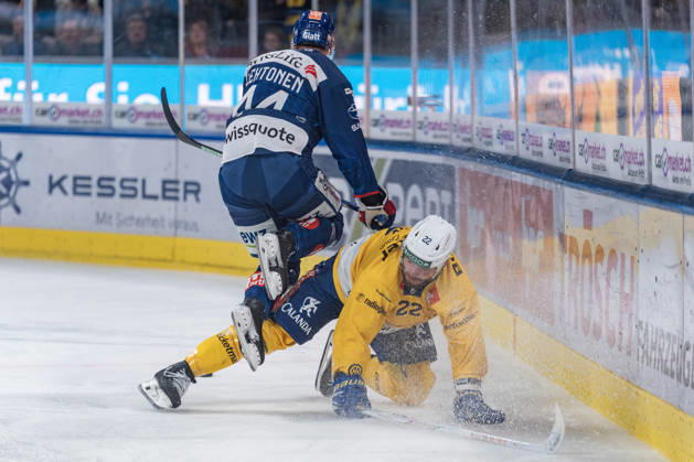October 20, 2026, Zurich, Swiss Life Arena, National League: ZSC Lions vs. HC Davos, 44 Mikko Lehtonen (ZSC) vs. 22 Brendan Lemieux (Davos), Zurich, Swiss Life Arena, Zurich, Switzerland Copyright: xJustPictures.ch StefanxEmchx jp-de-StEm-DSC0031420261020