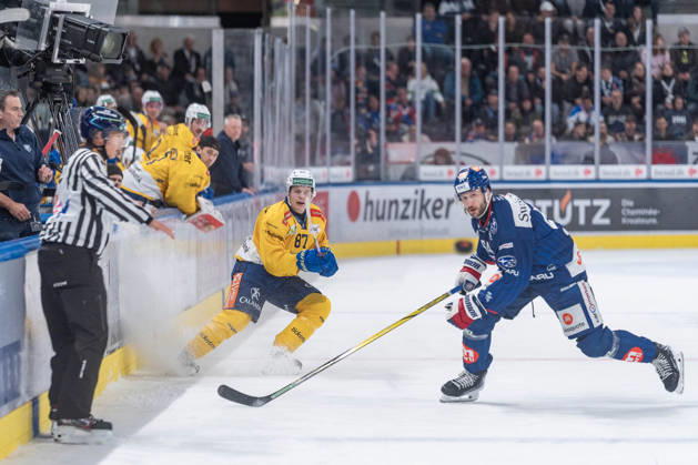 October 20, 2026, Zurich, Swiss Life Arena, National League: ZSC Lions vs. HC Davos, 87 Lars Steiner (Davos), 54 Christian Marti (ZSC Zurich), Swiss Life Arena, Zurich, Switzerland Copyright: xJustPictures.ch StefanxEmchx jp-de-StEm-DSC0034320261020