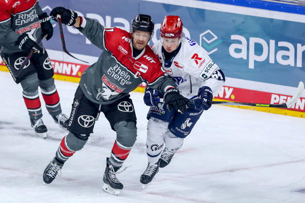 October 20, 2026, Ice hockey, DEL, Kölner Haie vs. Schwenninger Wild Wings, Matchday 49, 2026–27 season, Lanxess Arena, Cologne; Moritz Müller (Kölner Haie, 91) in a one-on-one battle against Boaz Bassen (SWW, 64), North Rhine-Westphalia, Germany