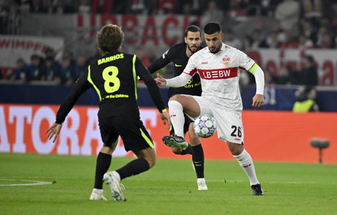 Tackle, Action: Deniz Undav (VfB Stuttgart 26) vs. Pablo Barrios (Atlético de Madrid 08); David Hancko (Atlético de Madrid 17); Champions League: VfB Stuttgart vs. Atlético Madrid, October 20, 2026. DFL regulations prohibit any use of photographs as image seSEQUENCES AND OR QUASI-VIDEO Champions League: VfB Stuttgart vs. Atlético Madrid
