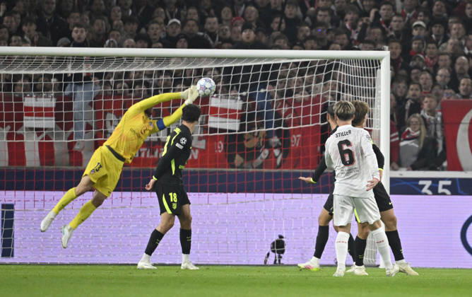 Shot on goal, play, scoring chance, Angelo Stiller, VfB Stuttgart 06, goalkeeper Jan Oblak, Atlético de Madrid 13, Champions League action, VfB Stuttgart vs. Atlético Madrid, October 20, 2026. DFL regulations prohibit any use of photographs as image sequencesENCES AND OR QUASI-VIDEO Champions League: VfB Stuttgart vs. Atlético Madrid