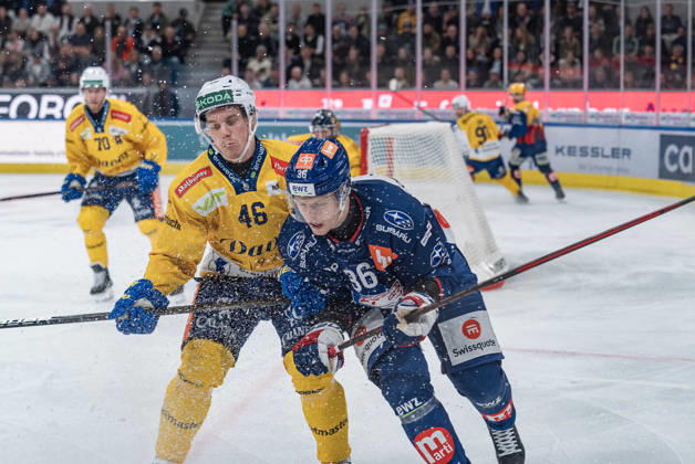October 20, 2026, Zurich, Swiss Life Arena, National League: ZSC Lions vs. HC Davos, 46 Dominik Egli (Davos), 36 Simon Knak (ZSC Zurich), Swiss Life Arena, Zurich, Switzerland Copyright: xJustPictures.ch StefanxEmchx jp-de-StEm-DSC0052220261020