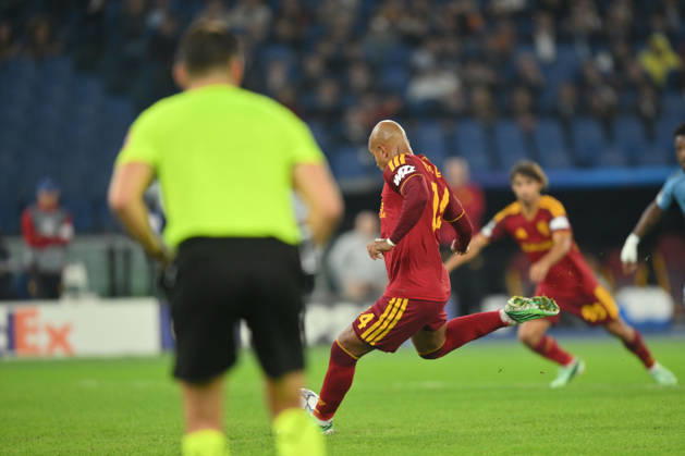 AS Roma v Slovan Bratislava - UEFA Champions League ROME, ITALY - OCTOBER 20 : Donyell Malen of AS Roma scores The penalty during the Champions League match between Slovan Bratislava at Stadio Olimpico on October 20 ,2026 in Rome, Italy. Claudio Pasquazi Anadolu Rome Italy. Editorial use only. Please get in touch for any other usage.  Copyright: x2026xAnadoluxClaudioxPasquazix
