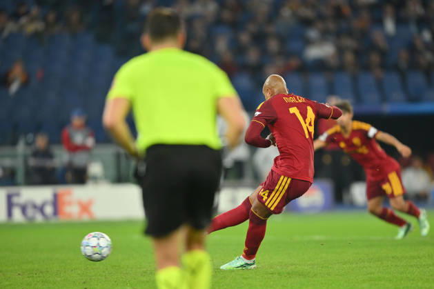 AS Roma v Slovan Bratislava - UEFA Champions League ROME, ITALY - OCTOBER 20 : Donyell Malen of AS Roma scores The penalty during the Champions League match between Slovan Bratislava at Stadio Olimpico on October 20 ,2026 in Rome, Italy. Claudio Pasquazi Anadolu Rome Italy. Editorial use only. Please get in touch for any other usage.  Copyright: x2026xAnadoluxClaudioxPasquazix