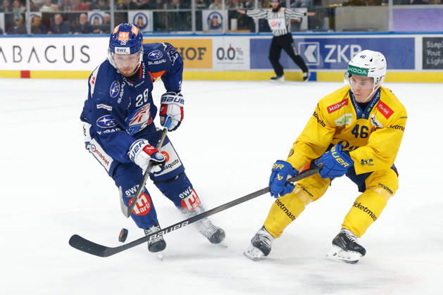 October 20, 2026, Swiss Life Arena, Zurich, SWITZERLAND, 2026–2027 Season, Men s Ice Hockey National League: ZSC Lions vs. HC Davos, Jesper Froeden (ZSC Lions) vs. Dominik Egli (HC Davos)