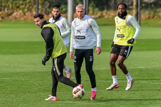 Branimir Hrgota, Louis Oppie, Pauli with the ball; Germany, Hamburg, training facility on Kollaustrasse, soccer, 2. Bundesliga, FC St. Pauli
