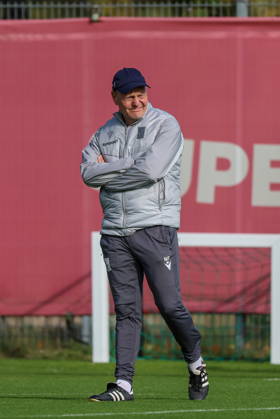 2026.10.21 Poznan Pilka nozna UEFA Liga Europy faza ligowa sezon 2026 2027 Trening Lech Poznan przed meczem z AFC Sunderland N z Trener Lecha Niels Frederiksen Foto Pawel Jaskolka PressFocus 2026.10.21 Poznan Football Europa League League Phase 2026 2027 Lech Poznan training session before AFC Sunderland game Credit: Pawel Jaskolka PressFocus NEWSPIX.PL --- newspix.pl 