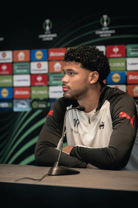 FC Midtjylland press conference, PK, Pressekonferenz - UEFA Conference League Herning, Denmark - October 21: Head coach Mike Tullberg and Pedro Bravo during a press conference ahead of a match between FC Midtjylland and St. Truidense in UEFA Conference League at MCH Arena Herning MCH Arena Denmark Copyright: xDANIELxSTENTZx