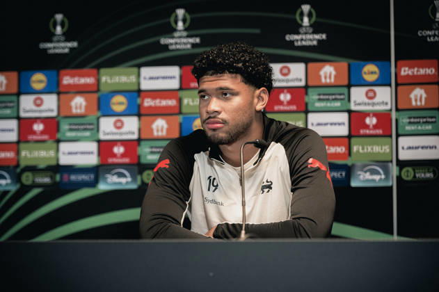 FC Midtjylland press conference, PK, Pressekonferenz - UEFA Conference League Herning, Denmark - October 21: Head coach Mike Tullberg and Pedro Bravo during a press conference ahead of a match between FC Midtjylland and St. Truidense in UEFA Conference League at MCH Arena Herning MCH Arena Denmark Copyright: xDANIELxSTENTZx