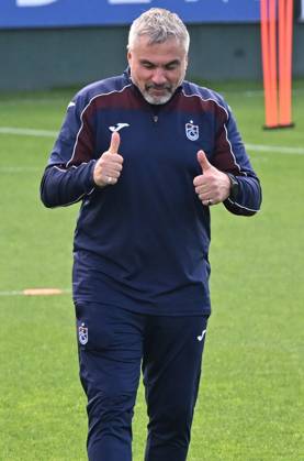 Training session of Trabzonspor in Turkiye TRABZON, TURKIYE - OCTOBER 21: Head coach Thomas Reis directs players during Trabzonspor s final training session at the Mehmet Ali Yilmaz Facilities in Trabzon, Turkiye, on October 21, 2026, ahead of UEFA Conference League match against Hearts. Selcuk Kilic Anadolu Trabzon Turkey. Editorial use only. Please get in touch for any other usage.  Copyright: x2026xAnadoluxSelcukxKilicx