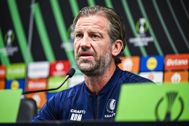 Rik De Mil, head coach of KAA Gent pictured during a press conference, PK, Pressekonferenz of Belgian soccer team KAA Gent, Wednesday 21 October 2026 in Braga, Portugal. The team is preparing for the second match of the UEFA Conference League league phase against Portuguese SC Braga tomorrow. TOM GOYVAERTS TomxGoyvaerts  x190514487x