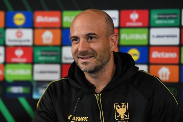 STVV s head coach Frederic De Meyer pictured during a press conference, PK, Pressekonferenz of Belgian soccer team Sint-Truidense VV, Wednesday 21 October 2026 in Herning, Denmark, in preparation of tomorrow s game against Danish FC Midtjylland on the second day of the UEFA Conference League league phase. JILLxDELSAUX  x190514568x