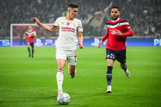 October 21, 2026, Villeneuve-D ascq, France, France: Roland SALLAI of Galatasaray and Calvin VERDONK of Lille during the UEFA Champions League, League Phase MD3 match between Lille OSC (LOSC) and Galatasaray SK at Pierre Mauroy Stadium on October 21, 2026 in Villeneuve-d Ascq near Lille, France. Villeneuve-D ascq France - ZUMAm308 20261021_zsp_m308_004 Copyright: xMatthieuxMirvillex