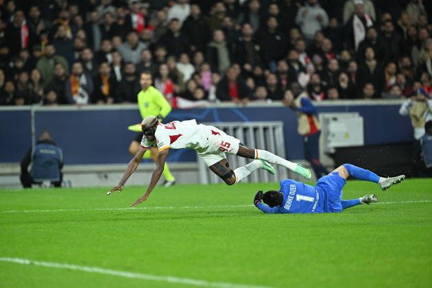 Lille LOSC v Galatasaray - UEFA Champions League LILLE, FRANCE - OCTOBER 21: Victor Osimhen of Galatasaray falls on the ground during UEFA Champions League match between Lille and Galatasaray at Stade Pierre-Mauroy (Pierre Mauroy Stadium) in Lille, France on October 21, 2026. Mustafa Yalcin Anadolu Lille France. Editorial use only. Please get in touch for any other usage.  Copyright: x2026xAnadoluxMustafaxYalcinx