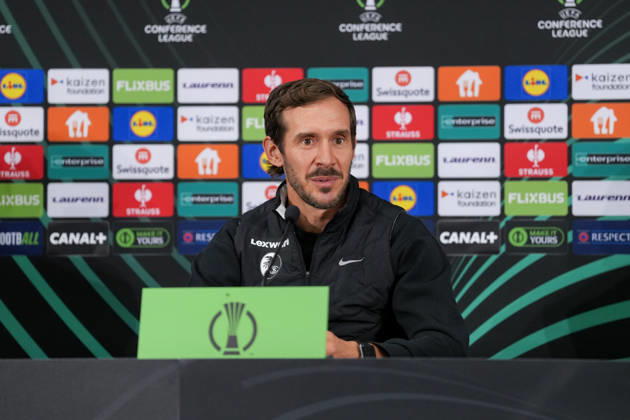 Julian Schuster, SC Freiburg, coach at the press conference, Monaco, soccer, UEFA Conference League, Matchday 2, group stage, 2026–2027, AS Monaco vs. SC Freiburg, October 21, 2026, Stade Louis II, Monaco, Monaco, Stade Louis II, Fontvieille, Monaco Copyright: xArnexAmbergx