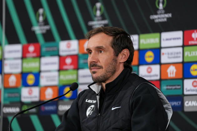 Julian Schuster, SC Freiburg, coach at the press conference, Monaco, soccer, UEFA Conference League, Matchday 2, group stage, 2026–2027, AS Monaco vs. SC Freiburg, October 21, 2026, Stade Louis II, Monaco, Monaco, Stade Louis II, Fontvieille, Monaco Copyright: xArnexAmbergx