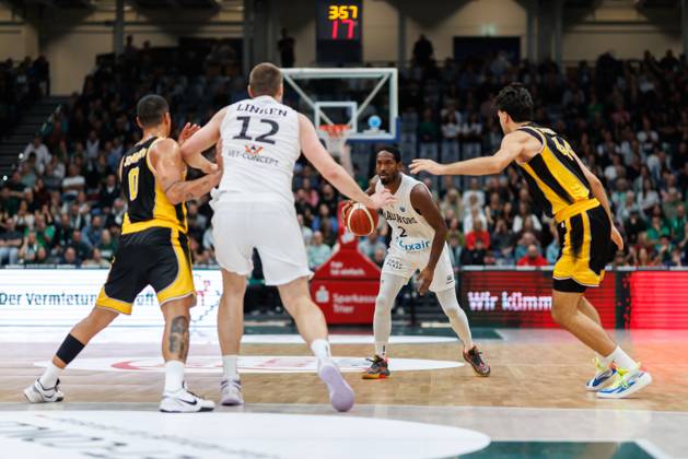Terrell Harris of the Gladiators Trier with the ball, action shot: Vet Concept Gladiators Trier vs. KK Split, basketball, FIBA Europe Cup, Matchday 3, 2026–2027 season, October 21, 2026 Vet Concept Gladiators Trier vs. KK Split, Basketball, FIBA Europe Cup, Matchday 3, 2026–2027 Season, October 21, 2026 Copyright: xEibnerxPressefotox EP_ANS