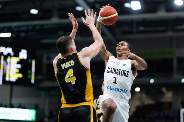 Austin Crowley of the Gladiators Trier goes head-to-head with Tonko Vuko of KK Croatia Split; Action: Vet Concept Gladiators Trier vs. KK Split, Basketball, FIBA Europe Cup, Matchday 3, 2026–2027 Season, October 21, 2026, Vet Concept Gladiators Trier vs. KK Split, Basketball, FIBA Europe Cup, Matchday 3, 2026–2027 Season, October 21, 2026 Copyright: xEibnerxPressefotox EP_ANS