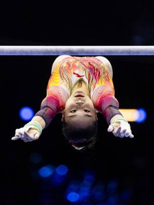 ROTTERDAM - Siyu Du (China) during the team final at the World Gymnastics Championships in Rotterdam Ahoy. IRIS VAN DEN BROEK ANP xVIxANPxSportx xxANPxIVx 573182749 originalFilename: 573182749.jpg