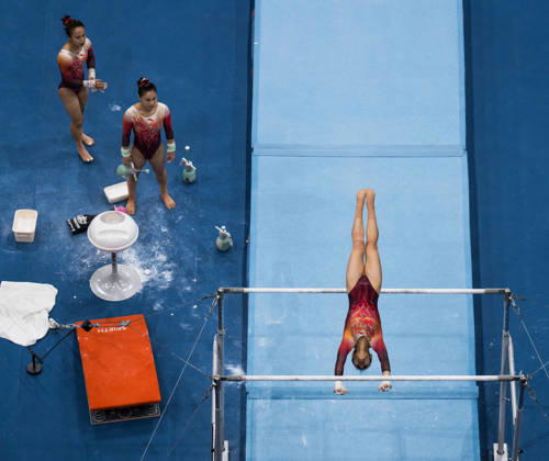 2026 Artistic Gymnastics World Championships, Day 5, Women’s Team Final, October 21, 2026: Qiyuan Qiu of China and Siyu Du of China watch Qingying Zhang of China warm up ahead of her uneven bars routine during the women’s team final on day five of the 2026 Artistic Gymnastics World Championships on October 21, 2026 in Rotterdam. Photo by Joel Marklund, BILDBYRÅN, code JM JM0863 bbeng artistic gymnastics artistic gymnastics gymnastics world championships world championships artistic gymnastics world championships final team final women’s team final  Copyright: JOELxMARKLUND BB261021JM010