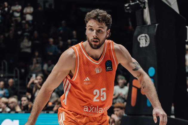 Game Day 4 of the Basketball Eurocup: Niners Chemnitz vs. Slask Wroclaw, October 21, 2026, starting at 7:00 p.m., Chemnitz, Chemnitz Arena. Pictured: No. 25 Ben Burnham. Game Day 4 of the Basketball Eurocup: Niners Chemnitz vs. Slask Wroclaw, Chemnitz, Saxony, Germany Copyright: xEHLxMedia MichelxKöhlerx 20262110-Niners-Chemnitz-Slask-Wroclaw-007