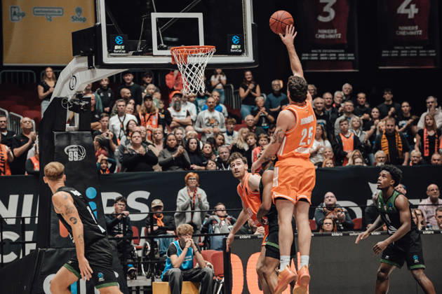 Game Day 4 of the Basketball Eurocup: Niners Chemnitz vs. Slask Wroclaw, October 21, 2026, starting at 7:00 p.m., Chemnitz, Chemnitz Arena. Pictured: No. 25 Ben Burnham. Game Day 4 of the Basketball Eurocup: Niners Chemnitz vs. Slask Wroclaw, Chemnitz, Saxony, Germany Copyright: xEHLxMedia MichelxKöhlerx 20262110-Niners-Chemnitz-Slask-Wroclaw-012