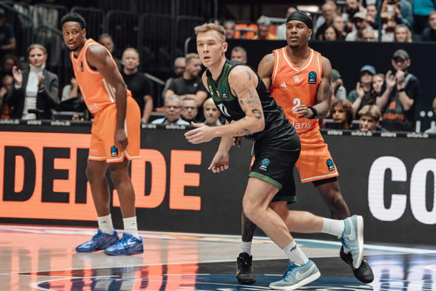 Game Day 4 of the Basketball Eurocup: Niners Chemnitz vs. Slask Wroclaw, October 21, 2026, starting at 7:00 p.m., Chemnitz, Chemnitz Arena. In Photo 02: Stefan Smith, 11 Blazej Kulikowski, Matchday 4 of the Basketball Eurocup: Niners Chemnitz vs. Slask Wroclaw, Chemnitz, Saxony, Germany Copyright: xEHLxMedia MichelxKöhlerx 20262110-Niners-Chemnitz-Slask-Wroclaw-041