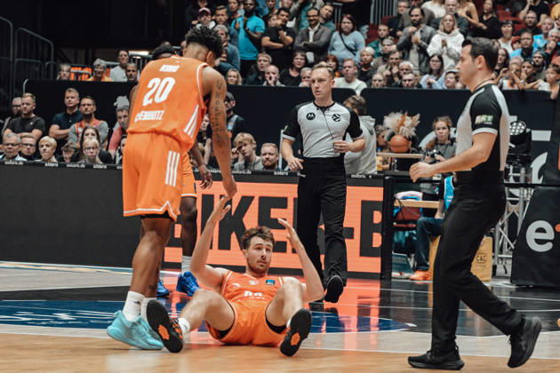 Game Day 4 of the Basketball Eurocup: Niners Chemnitz vs. Slask Wroclaw, October 21, 2026, starting at 7:00 p.m., Chemnitz, Chemnitz Arena. Pictured: 90 Jannis von Seckendorf, 20 Urald King, Matchday 4 of the Basketball Eurocup: Niners Chemnitz vs. Slask Wroclaw, Chemnitz, Saxony, Germany Copyright: xEHLxMedia MichelxKöhlerx 20262110-Niners-Chemnitz-Slask-Wroclaw-042