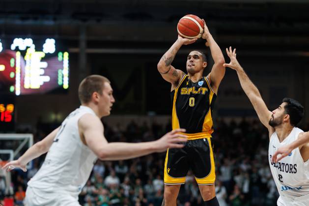 Nick Johnson of KK Croatia Split goes head-to-head with Marten Linssen of the Gladiators Trier and Behnam Yakhchali of the Gladiators Trier; action from the Vet Concept Gladiators Trier vs. KK Split game, basketball, FIBA Europe Cup, Matchday 3, 2026–2027 season, October 21, 2026, Vet Concept Gladiators Trier vs. KK Split, Basketball, FIBA Europe Cup, Matchday 3, 2026–2027 season, October 21, 2026 Copyright: xEibnerxPressefotox EP_ANS