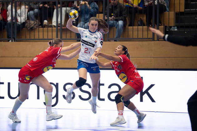 TULLN AN DER DONAU , OESTERREICH - OCTOBER 22: Klara Schlegel aus Oesterreich, Maria Palsdottir Nolsoy aus Faroer und Lorena Baljak aus Oesterreich waehrend des Handball, Frauen-Nationalteam, Testspiel: Oesterreich vs. Faeroeer in der Josef-Welser-Sporthalle am October 22, 2026 in Tulln an der Donau , OESTERREICH, NIEDEROESTERREICH. TULLN AN DER DONAU, AUSTRIA - OCTOBER 22: Klara Schlegel of Austria, Maria Palsdottir Nolsoy of the Faroe Islands and Lorena Baljak of Austria during the women s international handball friendly match between Austria and the Faroe Islands at the Josef-Welser-Sporthalle on October 22, 2026 in Tulln an der Donau, AUSTRIA, LOWER AUSTRIA. Copyright: xIBEX.agencyx xChristianxKrutisx