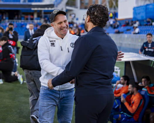Getafe CF v FC Lugano - UEFA Conference League 2026 27 League Phase MD2 GETAFE, SPAIN - OCTOBER 22: Mattia Croci-Torti (L), head coach of FC Lugano, greets Jose Bordalas (R), head coach of Getafe CF, during the UEFA Conference League 2026 27 League Phase MD2 match between Getafe CF and FC Lugano at Estadio Coliseum on October 22, 2026 in Getafe, Spain. Madrid Estadio Coliseum Madrid Spain Copyright: xAlbertoxGardinx AGardin_20261022_Get_Lug_0052