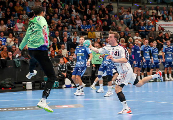 October 22, 2026, Germany, Stuttgart, Opel HBL, 2026–2027 Bundesliga, TVB Stuttgart vs. SG BBM Bietigheim, from left: Mohamed Essam Moustafa El Tayar (TVB), Till Hermann (BBM)