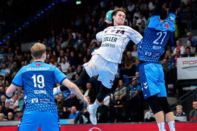 Stuttgart HBL 26 27 TVB Stuttgart SG BBM Bietigheim (from left): Linus Schmid (Stuttgart), Maxim Orlov (Bietigheim), Philipp Meyer (Stuttgart) Stuttgart Porsche Arena Baden-Württemberg Germany
