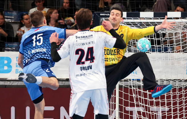 October 22, 2026, Germany, Stuttgart, Opel HBL, 2026–2027 Bundesliga, TVB Stuttgart vs. SG BBM Bietigheim, from left: Simone Mengon (TVB), Maxim Orlov (BBM), Martin Tomovski (BBM),
