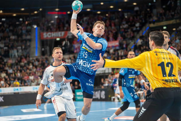 Handball I Men I 2026–2027 Season I Bundesliga I Matchday 10 I TVB Stuttgart vs. SG BBM Bietigheim I October 22, 2026 Simone Mengon 15, TVB Stuttgart in action at the Stuttgart Porsche Arena, Baden-Württemberg, Germany Copyright: xLobeca MaxxPetershansx