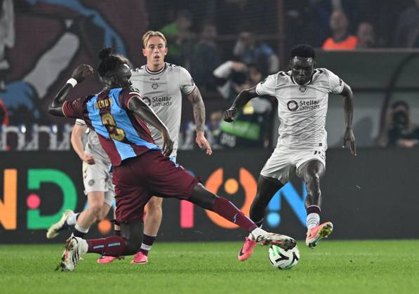 Trabzonspor v Hearts - UEFA Conference League TRABZON, TURKIYE - OCTOBER 22: Batista Mendy (L) of Trabzonspor in action against Rogers Mato of Hearts during UEFA Conference League week 2 football match between Trabzonspor and Hearts at Papara Park in Trabzon, Turkiye on October 22, 2026. Hakan Burak Altunoz Anadolu Trabzon Turkey. Editorial use only. Please get in touch for any other usage.  Copyright: x2026xAnadoluxHakanxBurakxAltunozx