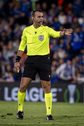 Getafe CF v FC Lugano - UEFA Conference League 2026 27 League Phase MD2 GETAFE, SPAIN - OCTOBER 22: Referee Atilla Karaoglan is seen during the UEFA Conference League 2026 27 League Phase MD2 match between Getafe CF and FC Lugano at Estadio Coliseum on October 22, 2026 in Getafe, Spain. Madrid Estadio Coliseum Madrid Spain Copyright: xAlbertoxGardinx AGardin_20261022_Get_Lug_0146
