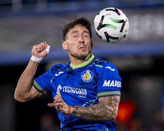 Getafe CF v FC Lugano - UEFA Conference League 2026 27 League Phase MD2 GETAFE, SPAIN - OCTOBER 22: Martin Satriano of Getafe CF heads the ball during the UEFA Conference League 2026 27 League Phase MD2 match between Getafe CF and FC Lugano at Estadio Coliseum on October 22, 2026 in Getafe, Spain. Madrid Estadio Coliseum Madrid Spain Copyright: xAlbertoxGardinx AGardin_20261022_Get_Lug_0151