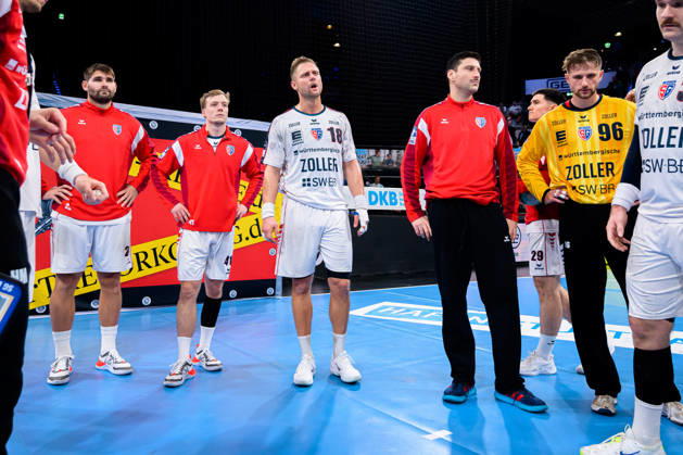 Stuttgart HBL 26 27 TVB Stuttgart SG BBM Bietigheim; the Bietigheim team is dissatisfied, disappointed, disheartened, and frustrated; Stuttgart Porsche Arena, Baden-Württemberg, Germany