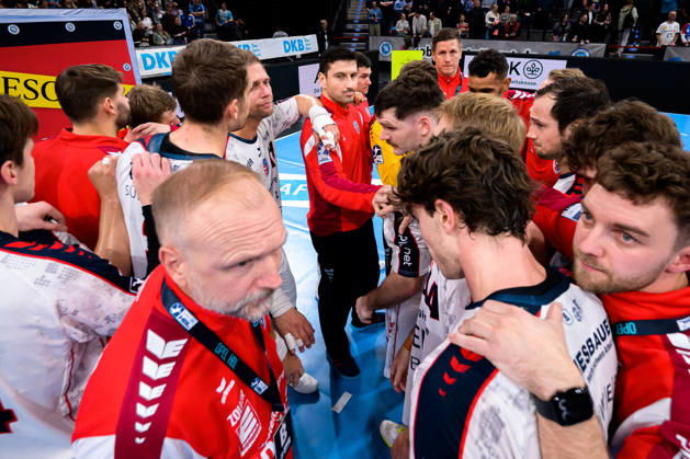 Stuttgart HBL 26 27 TVB Stuttgart SG BBM Bietigheim; the Bietigheim team is dissatisfied, disappointed, disheartened, and frustrated; Stuttgart Porsche Arena, Baden-Württemberg, Germany