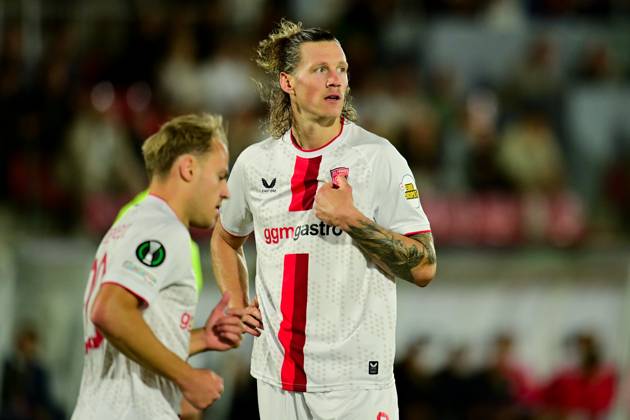 GIBRALTAR , 22 10-2026 , Europa Point stadium , season 2026 2027 , UEFA Conference League football , match between Lincoln Red Imps FC and FC Twente , picture shows FC Twente player Thomas van den Belt and Wout Weghorst Lincoln Red Imps - Twente  x208961147x Copyright: